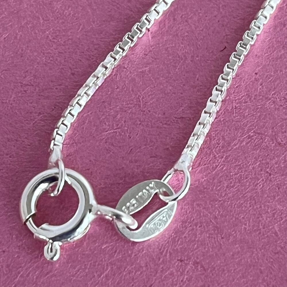 Sterling Silver Necklace and Sand Dollar pendant on 16inch box chain - Picture 3 of 5